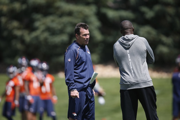 Denver Broncos head coach Gary Kubiak during an NFL football practice at the team's headquarters Tuesday, June 7, 2016, in Englewood, Colo. (AP Photo/David Zalubowski)
