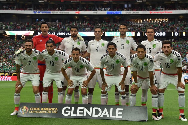 Mexico's players are pictured before the start of the Copa America Centenario football tournament match against Uruguay in Glendale, Arizona, United States, on June 5, 2016. (L-R, back row) Alfredo Talavera,  Nestor Araujo, Rafael Marquez, Diego Reyes and Hector Moreno, and (L-R, front row) Miguel Layun, Jesus Manuel Corona, Andres Guardado, Javier Aquino, Chicharito Hernandez and Hector Herrera. / AFP / ALFREDO ESTRELLA        (Photo credit should read ALFREDO ESTRELLA/AFP/Getty Images)