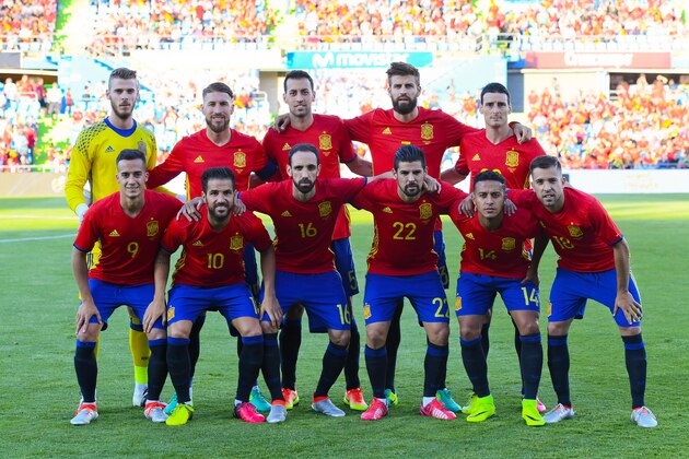 GETAFE, SPAIN - JUNE 07:  Spain players pose for a team picture before the kick-off during an international friendly match between Spain and Georgia at Alfonso Perez stadium on June 7, 2016 in Getafe, Spain.  (Photo by David Ramos/Getty Images)