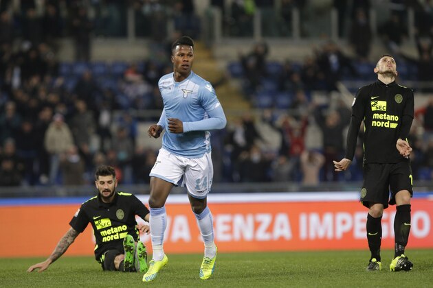 Lazio’s Keita Balde Diao, center, scores a goal during a Serie A soccer match between Lazio and Hellas Verona  at Rome's Olympic stadium, Thursday, Feb. 11, 2016. (AP Photo/Alessandra Tarantino)