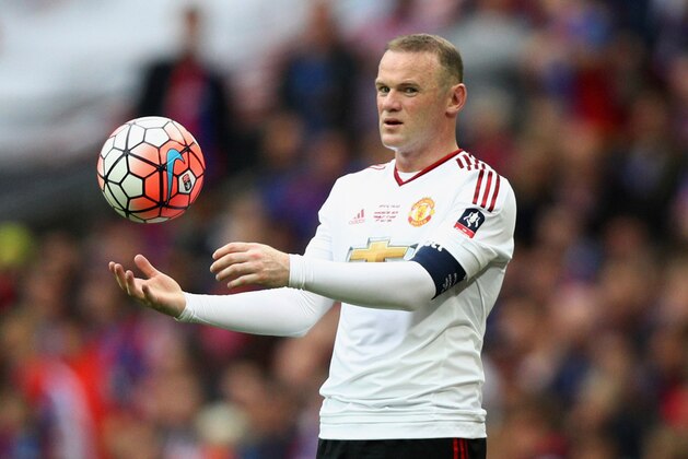 LONDON, ENGLAND - MAY 21:  Wayne Rooney of Manchester United catches the match ball during The Emirates FA Cup Final match between Manchester United and Crystal Palace at Wembley Stadium on May 21, 2016 in London, England.  (Photo by Paul Gilham/Getty Images)