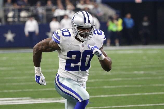 Dallas Cowboys running back Darren McFadden (20) runs a route against the Washington Redskins during an NFL football game, Sunday, Jan. 3, 2016, in Arlington, Texas. (AP Photo/Roger Steinman)