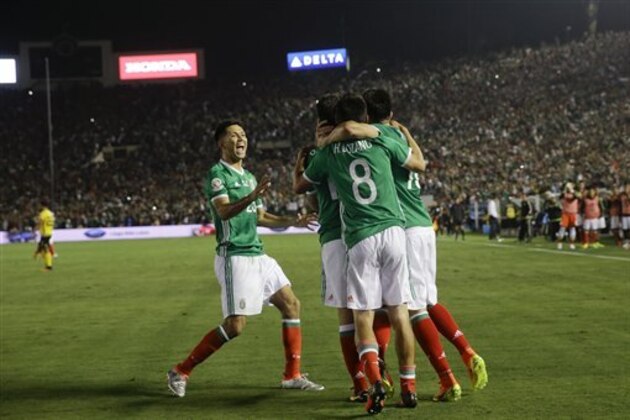 Mexico's Jesus Molina, from left, Oribe Peralta, Hirving Lozano, Hector Herrera celebrate a goal by Peralta during the second half of a Copa America Centenario Group C soccer match against Jamaica at the Rose Bowl, Thursday, June 9, 2016, in Pasadena, Calif. (AP Photo/Jae C. Hong)