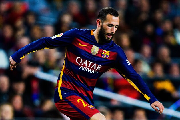 BARCELONA, SPAIN - FEBRUARY 28:  Aleix Vidal of Barcelona controls the ball during the La Liga match between FC Barcelona and Sevilla FC at Camp Nou on February 28, 2016 in Barcelona, Spain.  (Photo by Vladimir Rys Photography/Getty Images)