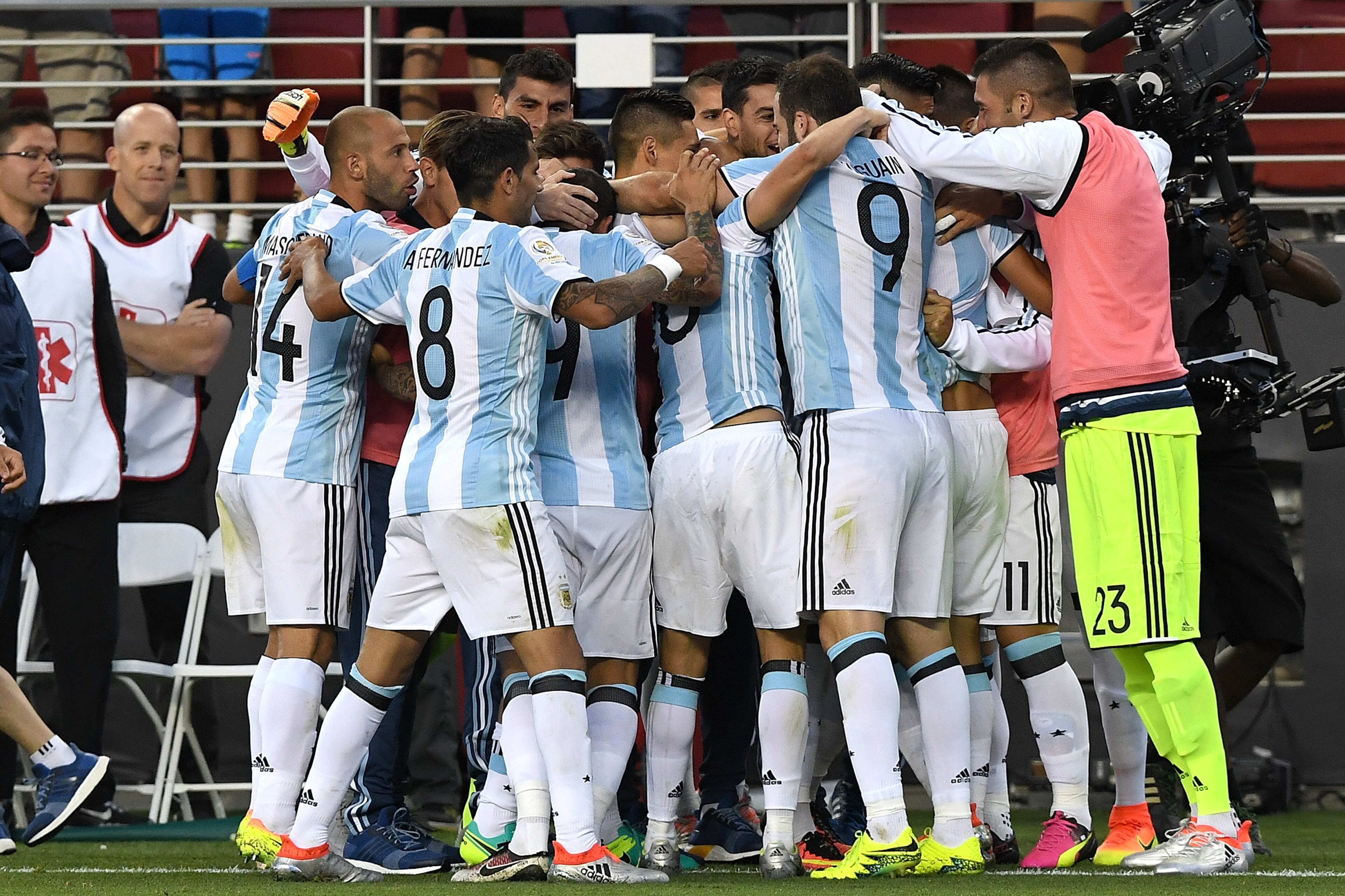 SANTA CLARA, CA - JUNE 06:  Angel Di Maria #7 of Argentina and teammates celebrates after Maria scored a goal against Chile during the 2016 Copa America Centenario Group match play between Argentina and Chile at Levi's Stadium on June 6, 2016 in Santa Clara, California.  (Photo by Thearon W. Henderson/Getty Images)