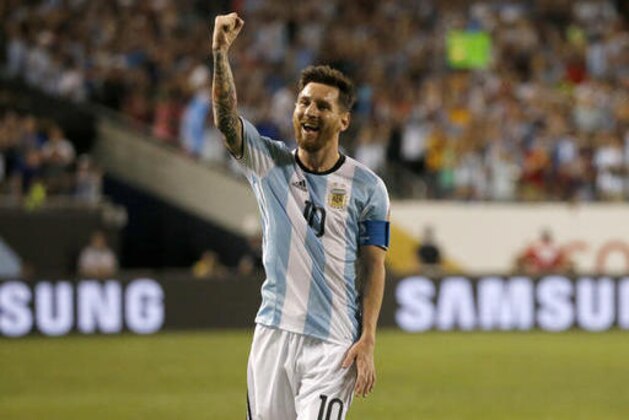 Argentina's Lionel Messi (10) celebrates after scoring a goal against Panama during a Copa America Centenario group D soccer match Friday, June 10, 2016, in Chicago. (AP Photo/Charles Rex Arbogast)