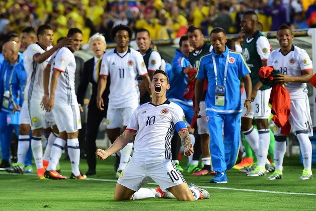 TOPSHOT - Colombia's James Rodriguez celebrates after scoring against Paraguay during a Copa America Centenario football match  in Pasadena, California, United States, on June 7, 2016.  / AFP / Frederic J. Brown        (Photo credit should read FREDERIC J. BROWN/AFP/Getty Images)