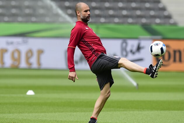 Bayern Munich's Spanish head coach Pep Guardiola controls the ball during a training session on the eve of the German Cup (DFB Pokal) final football match Bayern Munich vs Borussia Dortmund at the Olympic stadium in Berlin on May 20, 2016. / AFP / TOBIAS SCHWARZ        (Photo credit should read TOBIAS SCHWARZ/AFP/Getty Images)