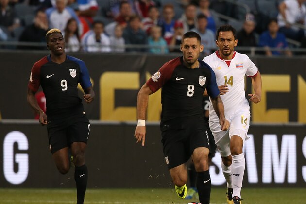 USA's Clint Dempsey controls the ball during the Copa America Centenario football tournament in Chicago, Illinois, United States, on June 7, 2016.  / AFP / tasos katopodis        (Photo credit should read TASOS KATOPODIS/AFP/Getty Images)