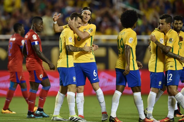 Brazil's Lucas Lima (3-L) celebrates with teammates after scoring against Haiti during a Copa America Centenario football match in Orlando, Florida, United States, on June 8, 2016.  / AFP / Hector RETAMAL        (Photo credit should read HECTOR RETAMAL/AFP/Getty Images)