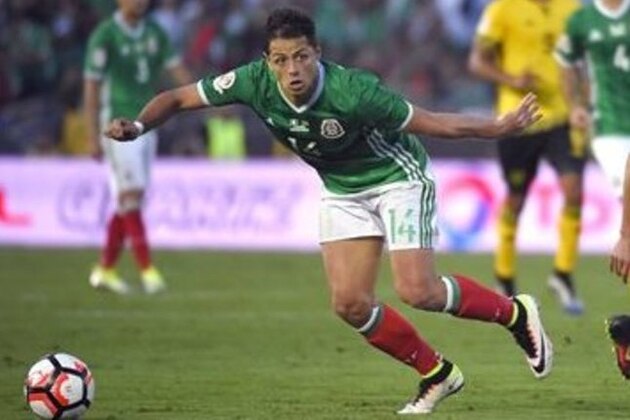 Mexico forward Chicharito, left, moves the ball as Jamaica midfielder Joel McAnuff pressures him during a Copa America group C soccer match at the Rose Bowl, Thursday, June 9, 2016, in Pasadena, Calif. (AP Photo/Mark J. Terrill)