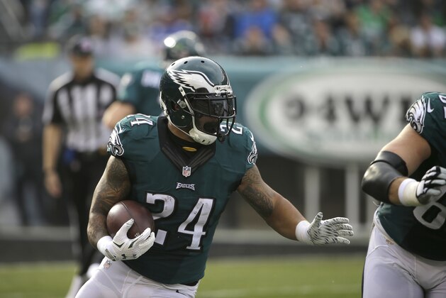 Philadelphia Eagles' Ryan Mathews rushes during the first half of an NFL football game against the Buffalo Bills, Sunday, Dec. 13, 2015, in Philadelphia. (AP Photo/Matt Rourke)