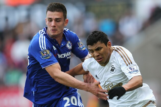 SWANSEA, UNITED KINGDOM - APRIL 09:  Jefferson Montero of Swansea City and Matt Miazga of Chelsea compete for the ball during the Barclays Premier League match between Swansea City and Chelsea at the Liberty Stadium on April 9, 2016 in Swansea, Wales.  (Photo by Alex Morton/Getty Images)