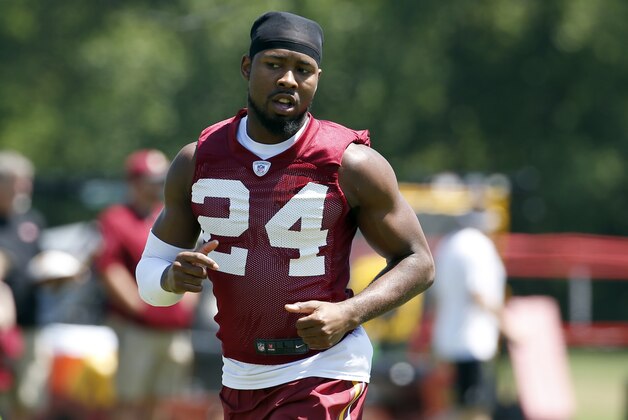 Washington Redskins cornerback Josh Norman, center, runs during practice at the team's NFL football training facility at Redskins Park, Wednesday, June 8, 2016 in Ashburn, Va. (AP Photo/Alex Brandon)