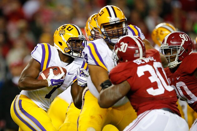 TUSCALOOSA, AL - NOVEMBER 07:  Leonard Fournette #7 of the LSU Tigers rushes against the Alabama Crimson Tide during the third quarter at Bryant-Denny Stadium on November 7, 2015 in Tuscaloosa, Alabama.  (Photo by Kevin C. Cox/Getty Images)