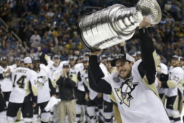 Pittsburgh Penguins center Sidney Crosby raises the Stanley Cup after Game 6 of the NHL hockey Stanley Cup Finals against the San Jose Sharks Sunday, June 12, 2016, in San Jose, Calif. The Pittsburgh Penguins won 3-1 to win the series 4-2. (AP Photo/Marcio Jose Sanchez)