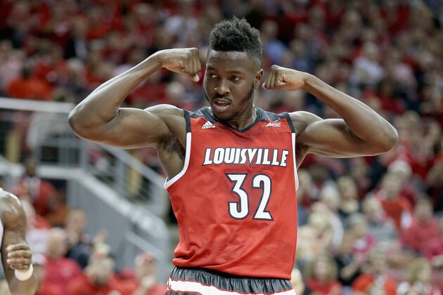 LOUISVILLE, KY - MARCH 01:  Chinanu Onuaku #32 of the Louisville Cardinals celebrates during the game against the Georgia Tech Yellow Jackets at KFC YUM! Center on March 1, 2016 in Louisville, Kentucky.  (Photo by Andy Lyons/Getty Images)