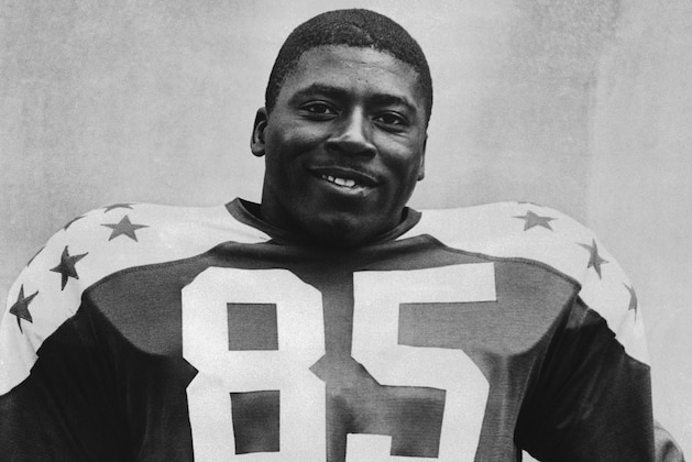 Earl Faison on Dec. 21, 1961, San Diego Chargers’ end, won the designation as the American Football League's Rookie of the Year. (AP Photo)
