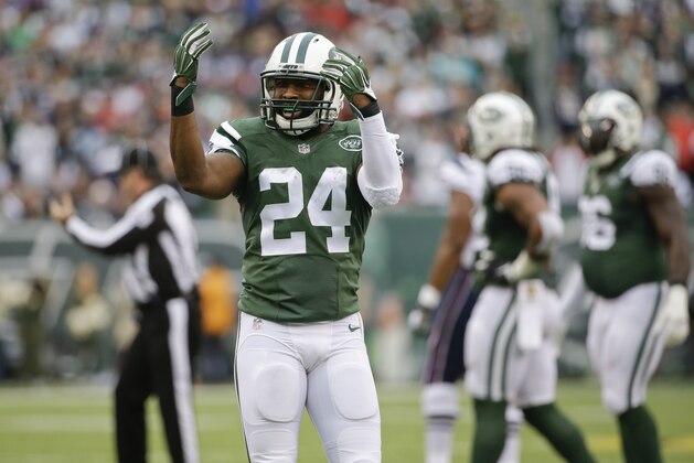 New York Jets cornerback Darrelle Revis (24) celebrates after New England Patriots' Tom Brady was sacked during the second half of an NFL football game Sunday, Dec. 27, 2015, in East Rutherford, N.J. (AP Photo/Seth Wenig)
