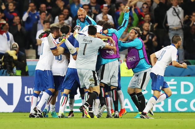 LYON, FRANCE - JUNE 13:  Graziano Pelle of Italy is mobbed by team mates after he scores his team's second goal during the UEFA EURO 2016 Group E match between Belgium and Italy at Stade des Lumieres on June 13, 2016 in Lyon, France. (Photo by Ian MacNicol/Getty Images)