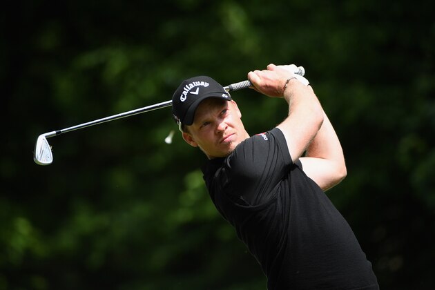 VIRGINIA WATER, ENGLAND - MAY 29:  Danny Willett of England tees off on the 5ty hole during day four of the BMW PGA Championship at Wentworth on May 29, 2016 in Virginia Water, England.  (Photo by Ross Kinnaird/Getty Images)