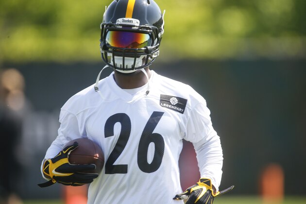 Pittsburgh Steelers running back Le'Veon Bell (26) during the NFL football practice, Tuesday, May 24, 2016 in Pittsburgh. (AP Photo/Keith Srakocic)