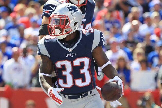 ORCHARD PARK, NY - SEPTEMBER 20:  Dion Lewis #33 of the New England Patriots scores a touchdown during the first half against the Buffalo Bills  at Ralph Wilson Stadium on September 20, 2015 in Orchard Park, New York. (Photo by Jerome Davis/Getty Images)