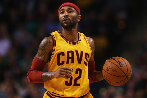 BOSTON, MA - DECEMBER 15:  Mo Williams #52 of the Cleveland Cavaliers carries the ball against the Boston Celtics  during the second quarter at TD Garden on December 15, 2015 in Boston, Massachusetts. NOTE TO USER: User expressly acknowledges and agrees that, by downloading and/or using this photograph, user is consenting to the terms and conditions of the Getty Images License Agreement.  (Photo by Maddie Meyer/Getty Images)