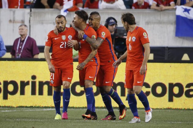Chile's Marcelo Diaz (21), left, Eduardo Vargas (11), Arturo Vidal (8), and Jose Pedro Fuenzalida (6) celebrate Vargas' goal against Panama during the first half of a Copa America Group D soccer match, Tuesday, June 14, 2016, in Philadelphia. (AP Photo/Matt Rourke)