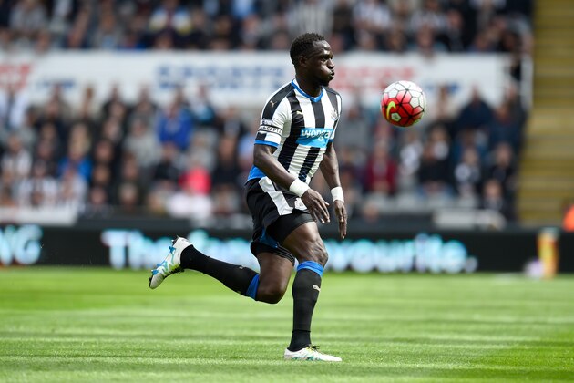 NEWCASTLE UPON TYNE, ENGLAND - MAY 15:  Captain Moussa Sissoko of Newcastle United in action during the Premier League match between Newcastle United and Tottenham Hotspur at St James' Park on May 15, 2016 in Newcastle upon Tyne, England.  (Photo by Stu Forster/Getty Images)