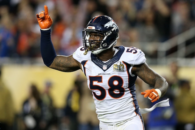 SANTA CLARA, CA - FEBRUARY 07:   Von Miller #58 of the Denver Broncos reacts after a play against the Carolina Panthers in the fourth quarter during Super Bowl 50 at Levi's Stadium on February 7, 2016 in Santa Clara, California.  (Photo by Patrick Smith/Getty Images)