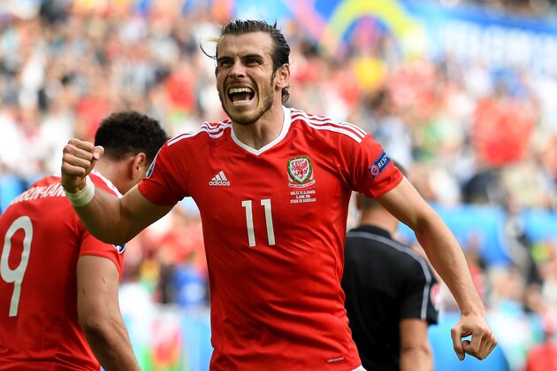 BORDEAUX, FRANCE - JUNE 11:  Gareth Bale of Wales celebrates his team's second goal during the UEFA EURO 2016 Group B match between Wales and Slovakia at Stade Matmut Atlantique on June 11, 2016 in Bordeaux, France.  (Photo by Stu Forster/Getty Images)