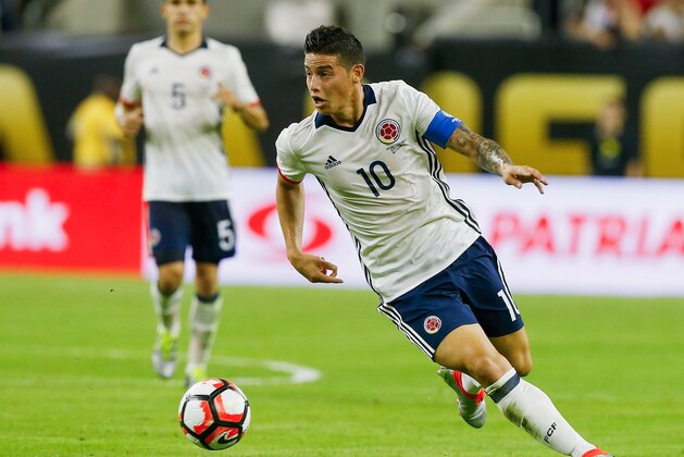 HOUSTON, TX - JUNE 11: James Rodriguez #10 of Colombia brings the ball up the field in the second half against Costa Rica at NRG Stadium on June 11, 2016 in Houston, Texas. (Photo by Bob Levey/Getty Images)