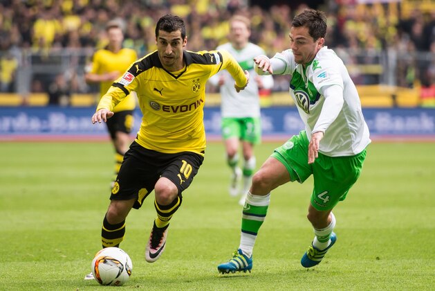 (L-R) Henrikh Mkhitaryan of Borussia Dortmund, Marcel Schï¿½ï¿½fer of VFL Wolfsburg during the Bundesliga match between Borussia Dortmund and VfL Wolfsburg on April 30, 2016 at the Signal Idun Park stadium in Dortmund, Germany.(Photo by VI Images via Getty Images)