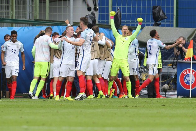 Daniel Sturridge of England celebrate, Joe Hart of England Wayne Rooney of England, Gery Cahill of England, Kayle Walker of England Marcus Rashford during the Euro group stage match between England and Wales at the Stade Bollaert-Delelis on june 16, 2016 in Lens, France(Photo by VI Images via Getty Images)