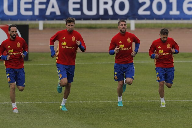 Spain's players from left to right: Juanfran, Gerard Pique, Sergio Ramos and Jordi Alba attends a training session at the Sports Complex Marcel Gaillard in Saint Martin de Re in France, Tuesday, June 14, 2016. Spain will face against Turkey in a Euro 2016 Group D soccer match in Nice on Friday. (AP Photo/Manu Fernandez)