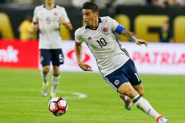 HOUSTON, TX - JUNE 11: James Rodriguez #10 of Colombia brings the ball up the field in the second half against Costa Rica at NRG Stadium on June 11, 2016 in Houston, Texas. (Photo by Bob Levey/Getty Images)