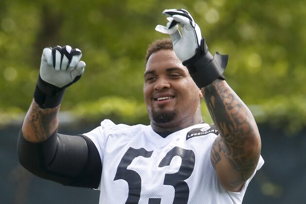 Pittsburgh Steelers center Maurkice Pouncey (53) during NFL football practice, Tuesday, May 31, 2016, in Pittsburgh. (AP Photo/Keith Srakocic)