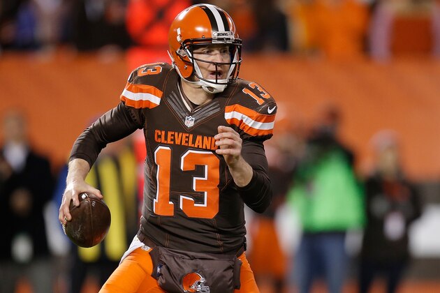 CLEVELAND, OH - NOVEMBER 30:  Josh McCown #13 of the Cleveland Browns looks to pass during the game against the Baltimore Ravens at FirstEnergy Stadium on November 30, 2015 in Cleveland, Ohio.  (Photo by Gregory Shamus/Getty Images)