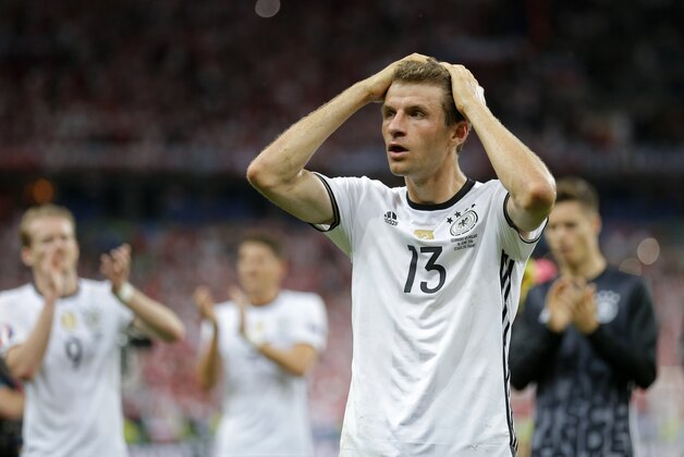 Germany's Thomas Mueller and his teammates address the supporters before leaving the pitch at the end of  the Euro 2016 Group C soccer match between Germany and Poland at the Stade de France in Saint-Denis, north of Paris, France, Thursday, June 16, 2016. (AP Photo/Francois Mori)