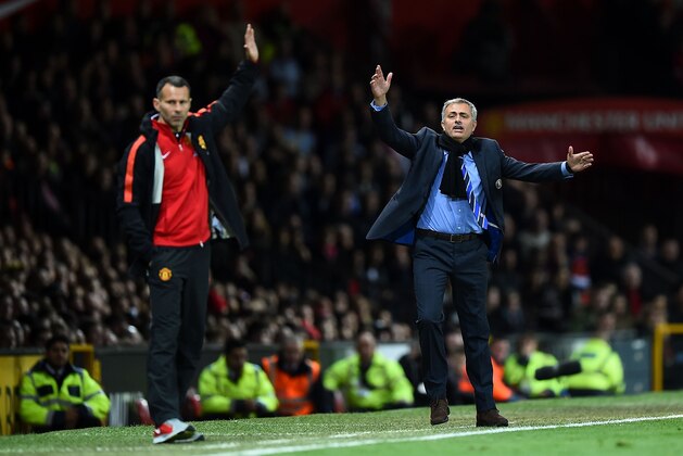 MANCHESTER, ENGLAND - OCTOBER 26:  Chelsea Manager Jose Mourinho (R) protests  during the Barclays Premier League match between Manchester United and Chelsea at Old Trafford on October 26, 2014 in Manchester, England.  (Photo by Laurence Griffiths/Getty Images)