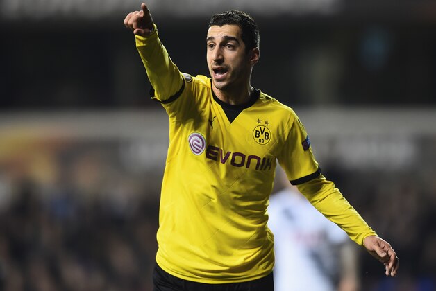 LONDON, ENGLAND - MARCH 17: Henrikh Mkhitaryan of Borrussia Dortmund looks on during the  UEFA Europa League Round of 16 second leg match between Tottenham Hotspur and Borussia Dortmund at White Hart Lane on March 17, 2016 in London, England.  (Photo by Laurence Griffiths/Getty Images)