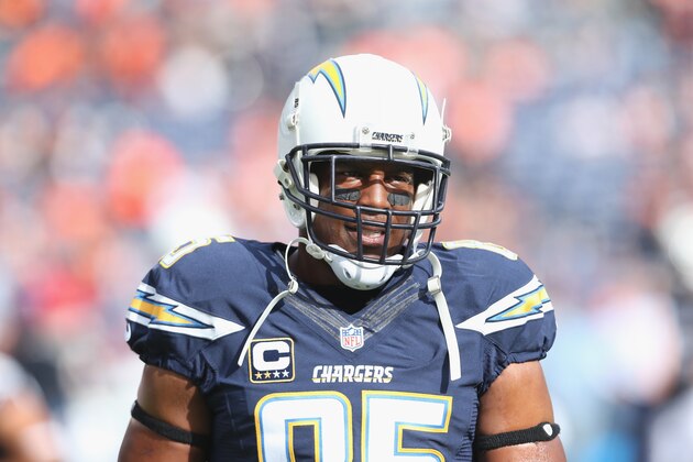 SAN DIEGO, CA - DECEMBER 06:  Tight end Antonio Gates #85 of the San Diego Chargers warms up for the game with the Denver Broncos at Qualcomm Stadium on December 6, 2015 in San Diego, California.  (Photo by Stephen Dunn/Getty Images)