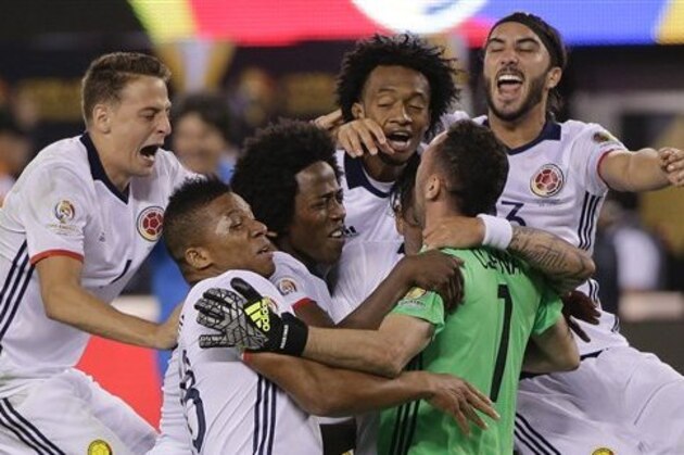 Colombia players celebrate their win over Peru in a Copa America Centenario quarterfinal soccer match, Friday, June 17, 2016, in East Rutherford, N.J.  Colombia won in a shootout. (AP Photo/Peter Morgan)