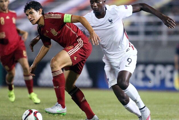 Sehrou Guirassy (L) of France and Jesus Vallejo (R) of Spain vie for the ball during the UEFA 2015 European U-19 Championship semi-final match between France and Spain at Municipal Stadium in Katerini, Greece, on July 16, 2015. AFP PHOTO / STRINGER        (Photo credit should read STRINGER/AFP/Getty Images)