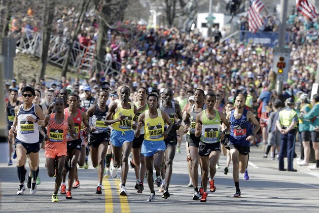 Defending champion Lelisa Desisa, of Ethiopia, center, runs at the head of the pack in the 120th Boston Marathon on Monday, April 18, 2016, in Hopkinton, Mass. (AP Photo/Steven Senne)