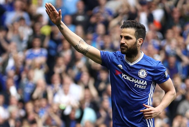 LONDON, ENGLAND - MAY 15:  Sesc Fabregas of Chelsea celebrates scoring his team's first goal from the penalty spot during the Barclays Premier League match between Chelsea and Leicester City at Stamford Bridge on May 15, 2016 in London, England.  (Photo by Paul Gilham/Getty Images)