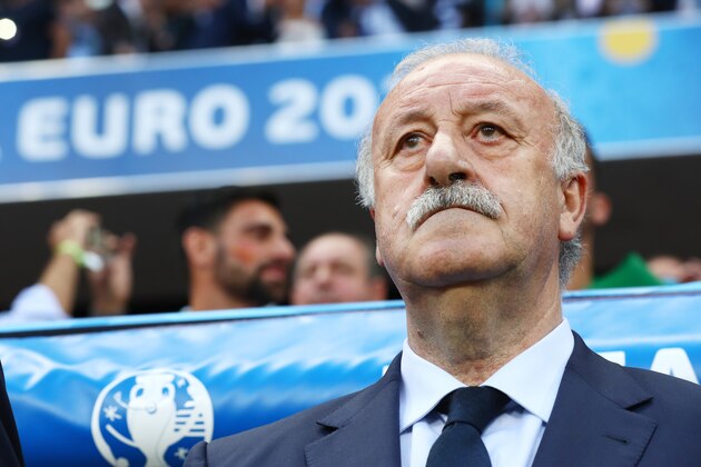 NICE, FRANCE - JUNE 17:  Vicente del Bosque head coach of Spain looks on during the UEFA EURO 2016 Group D match between Spain and Turkey at Allianz Riviera Stadium on June 17, 2016 in Nice, France.  (Photo by Lars Baron/Getty Images)
