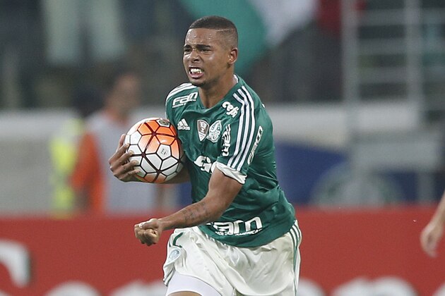 Gabriel Jesus of Brazil's Palmeiras celebrates after scoring against Uruguay's Nacional during a Copa Libertadores soccer match in Sao Paulo, Brazil, Wednesday, March 9, 2016. (AP Photo/Andre Penner)