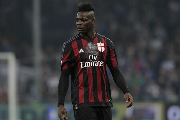 GENOA, ITALY - APRIL 17:  Mario Balotelli of AC Milan looks on during the Serie A match between UC Sampdoria and AC Milan at Stadio Luigi Ferraris on April 17, 2016 in Genoa, Italy.  (Photo by Marco Luzzani/Getty Images)